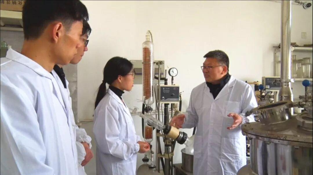 刘坐镇教授:板凳要坐十年冷,科学不谈半句空